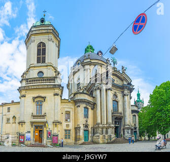 Lvov, Ukraine - 16. Mai 2017: Panorama der ehemaligen Dominikanerkirche, heute heilige Eucharistie griechisch-katholischen Kirche, im Museum Square, Mai Stockfoto