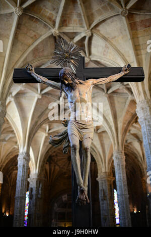 Der gekreuzigte Christus Skulptur im Hieronymus-Kloster oder Hieronymus-Kloster (das Mosteiro Dos Jeronimos), ein ehemaliges Kloster des Ordens Sankt Jer Stockfoto