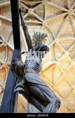 Der gekreuzigte Christus Skulptur im Hieronymus-Kloster oder Hieronymus-Kloster (das Mosteiro Dos Jeronimos), ein ehemaliges Kloster des Ordens Sankt Jer Stockfoto