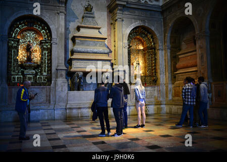 Innenraum der Kirche im Hieronymus-Kloster oder das Hieronymus-Kloster (das Mosteiro Dos Jeronimos), einem ehemaligen Kloster des Ordens der Heilige Hieronymus in der Nähe Stockfoto