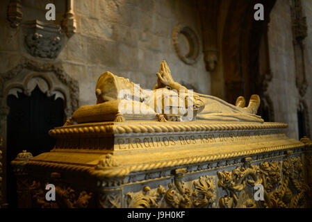 Grab des Entdeckers Vasco da Gama in der Kirche von Santa Maria de Bélem im Hieronymus-Kloster oder das Hieronymus-Kloster (das Mosteiro Dos Jeronimos) Stockfoto