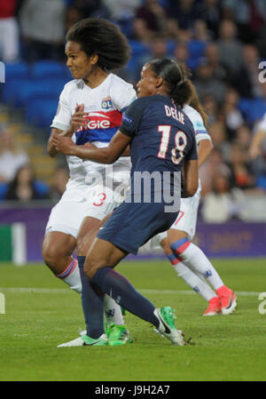 Cardiff, UK. 1. Juni 2017. 1. Juni 2017, Cardiff City Stadium, Wales; UEFA CHampions League Olympique Lyonnais Feminines gegen Paris Saint-Germain Feminines Damen Finale; Marie-Laure Delie und Wendie Renard Credit: Laurent Lairys/Agence Locevaphotos/Alamy Live-Nachrichten Stockfoto