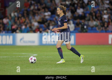 Cardiff, UK. 1. Juni 2017. 1. Juni 2017, Cardiff City Stadium, Wales; UEFA CHampions League Damen Finale, Olympique Lyonnais Feminines gegen Paris Saint-Germain Feminines; Irene Paredes in Aktion Credit: Laurent Lairys/Agence Locevaphotos/Alamy Live News Stockfoto