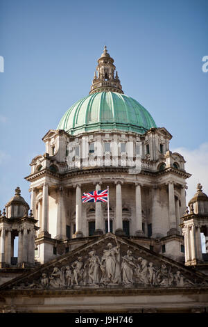 Der Belfast City Hall, UK. 2. Juni 2017. Anschluß-Markierungsfahne fliegt auf Belfast City, Tag der Krönung zu gedenken. Die Königin Celebrates ihr 64. Jahr als Leiter der britischen und Commonwealth. Bildnachweis: Bonzo/Alamy Live-Nachrichten Stockfoto