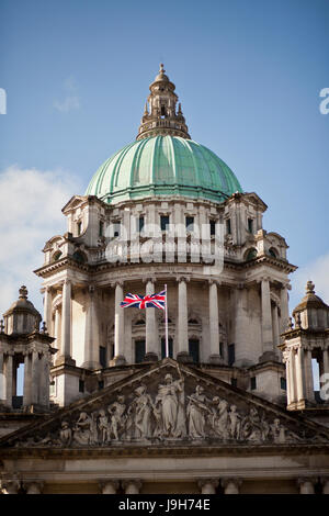 Der Belfast City Hall, UK. 2. Juni 2017. Anschluß-Markierungsfahne fliegt auf Belfast City, Tag der Krönung zu gedenken. Die Königin Celebrates ihr 64. Jahr als Leiter der britischen und Commonwealth. Bildnachweis: Bonzo/Alamy Live-Nachrichten Stockfoto