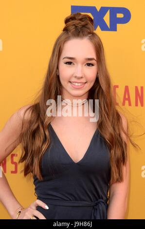 North Hollywood, CA. 1. Juni 2017. LOS ANGELES - 1 JUN: Holly Taylor bei der FX "The Americans" für Ihre Veranstaltung Berücksichtigung des Medienzentrums ATAS Saban am 1. Juni 2017 in North Hollywood, Kalifornien im Ankunftsbereich für FX die Amerikaner für Ihre Überlegung Red Carpet Event, Television Academy Saban Media Center, North Hollywood, CA 1. Juni 2017. Bildnachweis: Priscilla Grant/Everett Collection/Alamy Live-Nachrichten Stockfoto