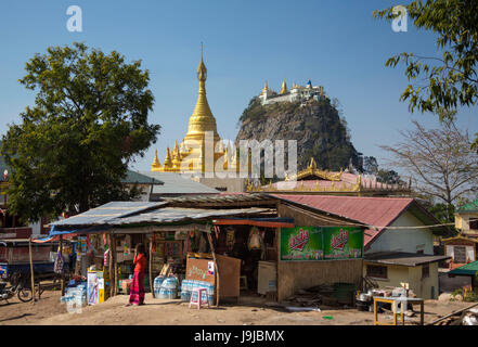 Myanmar, Mandalay Provinz, Mount Popa, Buddha Stockfoto