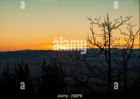 Montichiello - Tuscany / Italien: 29. Oktober 2017: Sonnenuntergang in Monticchiello, Val d ' Orcia Toskana Italien Stockfoto
