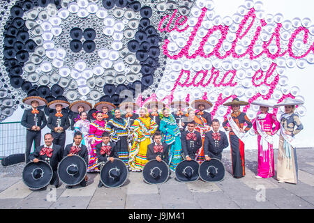 GUADALAJARA, Mexiko - AUG 28: Tänzer Teilnahme am 23. internationalen Mariachi & Charros Festival in Guadalajara Mexiko am 28. August 2016. Stockfoto