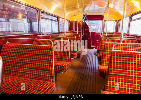 England, London, Routemaster traditionellen roten Londoner Doppeldeckerbus Stockfoto