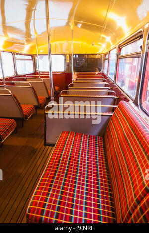 England, London, Routemaster traditionellen roten Londoner Doppeldeckerbus Stockfoto