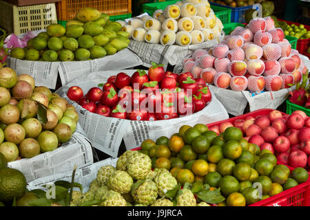 Obst-Stall, Dong Ba-Markt, Hue, Thua Thien Hue Provinz North Central Coast, Vietnam Stockfoto