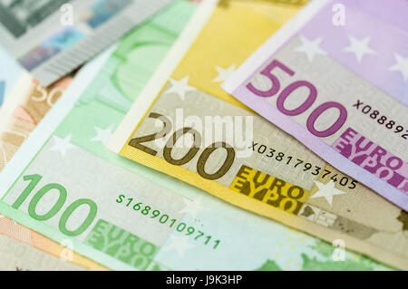 Sterling und Euro-Banknoten und-Münzen Stockfoto