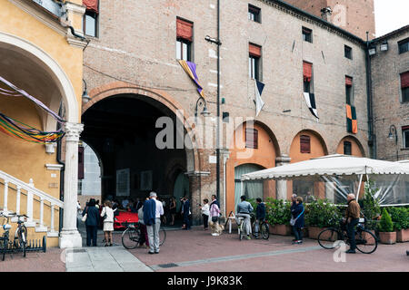 Ferrara, Emilia-Romagna, Italien. 20. Mai 2017. Blick auf die Gemeinde von Ferrara auf dem Platz namens "Piazza del Municipio". Weltkulturerbe-Stadt Stockfoto