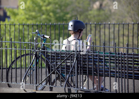 Glasgow Kelvingrove Park Szenen Radfahrer auf dem Fahrrad Stockfoto