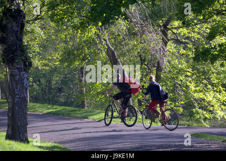 Glasgow Kelvingrove Park Szenen Radfahrer auf dem Fahrrad Stockfoto