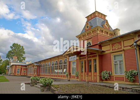 Der alte Bahnhof in Haapsalu, im großen Stil gebaut, weil die Stadt ein Liebling mit zaristischen Lizenzgebühren war Stockfoto