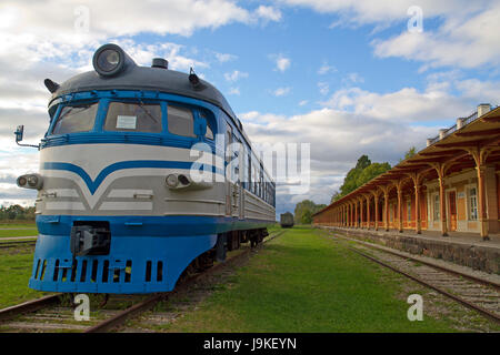 Lokomotive am alten Bahnhof in Haapsalu Stockfoto