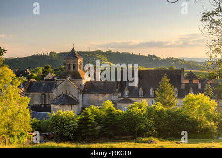 Frankreich, Correze, Aubazine, das Dorf und die Abtei am Abend Stockfoto