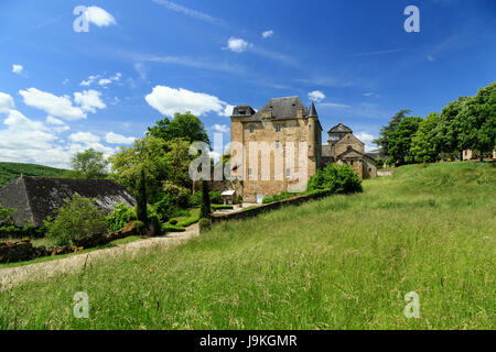 Frankreich, Correze, Lissac sur Couze, Lissac Manor und Kirche St. Pierre Stockfoto