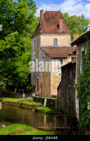 Frankreich, Dordogne, St. Jean de Cole, "Les Plus beaux villages de France (Schönste Dörfer Frankreichs), die alte Priorat entlang der Cole Stockfoto