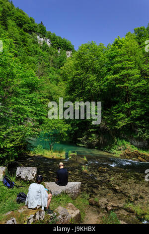 Frankreich, Franche-Comté, Besançon, der Loue River in der Nähe der Quelle Stockfoto