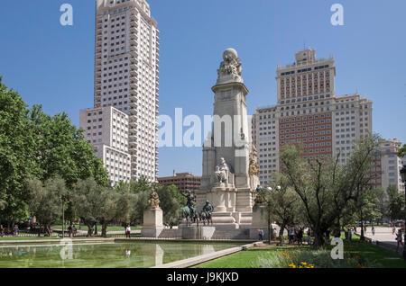 Plaza De Espana (Spanien Platz), mit Denkmal von Miguel de Cervantes Saavedra, Madrid, Spanien Stockfoto