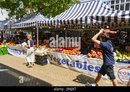 Freitag Markt, High Street, Chelmsford, Essex, England, UK Stockfoto