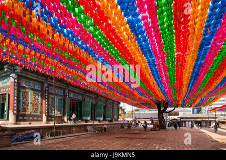 Anzeige der bunten Lampions in Jogyesa buddhistischen Tempel zu Buddhas Geburtstag, Seoul, Südkorea Stockfoto