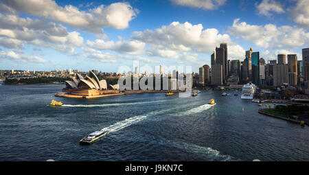 Luftaufnahme von Sydney Hafen-Skyline mit dem Opera House. Sydney, New South Wales, Australien. Stockfoto