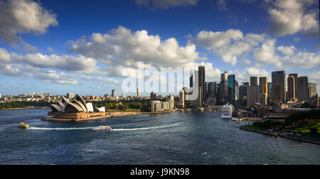 Luftaufnahme von Sydney Hafen-Skyline mit dem Opera House. Sydney, New South Wales, Australien. Stockfoto