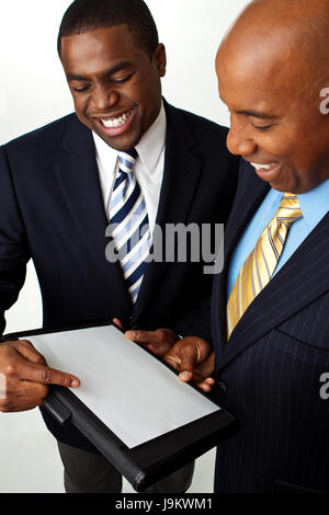 Afrikanische amerikanische Geschäftsleute arbeiten an Strategien. Stockfoto