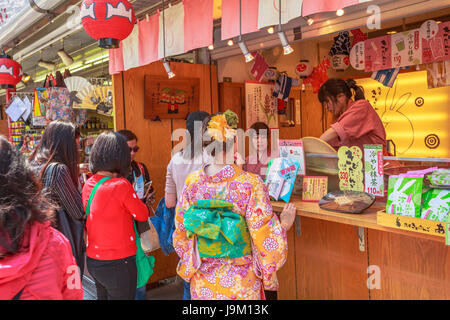 Nakamise-Dori Asakusa Tokio Stockfoto