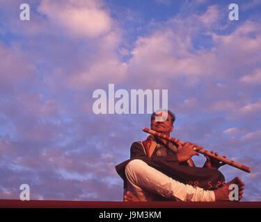 Indischer klassischer Flötist, Hariprasad Chaurasia, Indien, Asien, NOMR Stockfoto