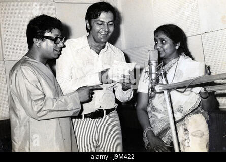 R D Burman indischer Musikdirektor Prem Chopra Schauspieler und Asha Bhosle indische Playback-Sängerin , Indien , asien Stockfoto