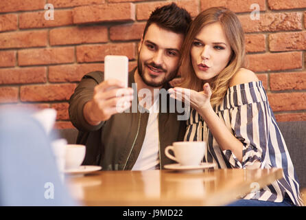 Junges Paar Selfie Zeit Stockfoto