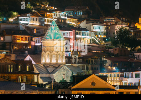 Tiflis (Tbilissi), Georgien. Saint George armenische Kathedrale von Tiflis. Kirche In Abend oder Nachtbeleuchtung. Das Wahrzeichen Stockfoto