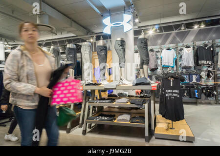 Die Under Armour-Boutique in Macy's Herald Square Flaggschiff speichern in New York auf Montag, 29. Mai 2017. . (© Richard B. Levine) Stockfoto