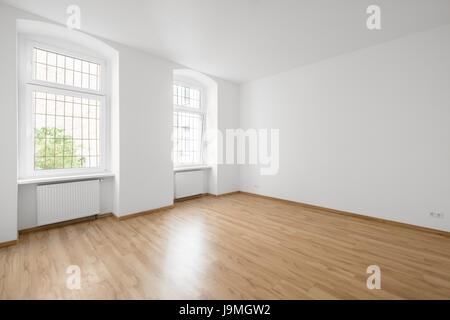 leeren Raum, Holzboden in neue Wohnung Stockfoto