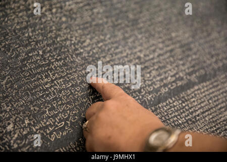 Ägyptische Hieroglyphen, demotisch Skript, Altgriechisch - Rosetta Stone, 196 v. Chr., British Museum, London, England, UK Stockfoto