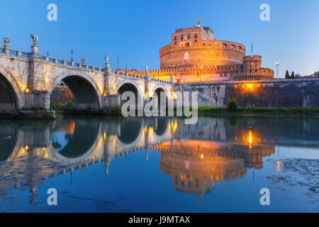 Saint Angel Burg und Brücke, Rom, Italien Stockfoto