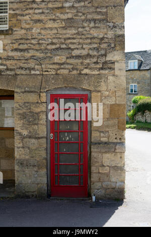 Telefon-box Guiting Power Village, Gloucestershire, England, UK Stockfoto