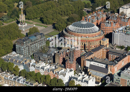 Luftbild von der Royal Albert Hall und Albert Memorial, Kensington Gore, Kensington Gardens, London. Der Konzertsaal 1871 eröffnet Stockfoto