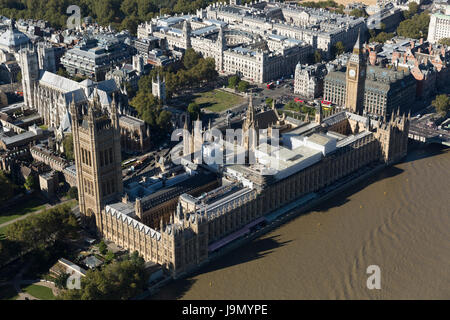 Luftaufnahme des Palace of Westminster bedeckt derzeit im Gerüstbau repariert. Allgemein bekannt als die Houses of Parliament in London, UK Stockfoto