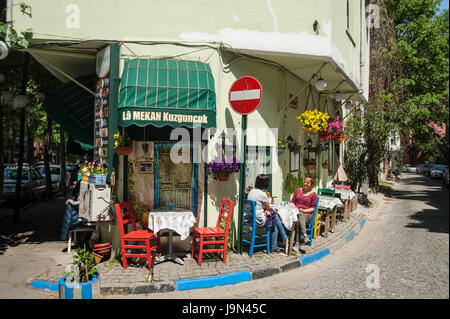 Kuzguncuk ist ein Viertel im Stadtteil Üsküdar auf der asiatischen Seite des Bosporus in Istanbul, Türkei. Stockfoto