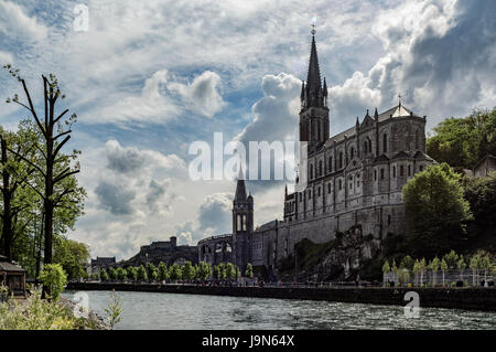 Frankreich, Hautes Pyrenäen, Lourdes, Wallfahrtskirche Basilika unserer lieben Frau von Lourdes Stockfoto