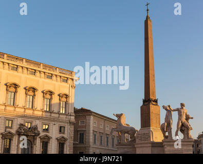 Die Obelisken und der Brunnen der Fußrolle und Pollux am Piazza del Quirinale, Quirinal Hügel, Rom, Italien, Europa Stockfoto