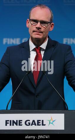 Fine Gael Simon Coveney macht seine Rede, nachdem er die Abstimmung verlor, der neue Anführer der Fine Gael zu werden. Stockfoto