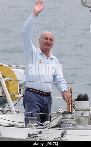 AJAXNETPHOTO. 28. MAI 2017. PLYMOUTH, ENGLAND. -TRANSAT - OSTAR EINTRAG MERVYN WHEATLEY (GBR) MIT SKIPPER DIE YACHT TAMARINDE.  FOTO: TONY CARNEY/AJAX REF: TC172905 42 Stockfoto