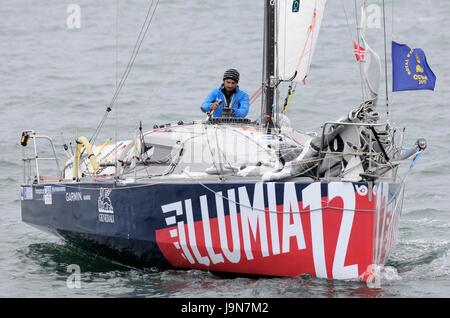 AJAXNETPHOTO. 29. MAI 2017. PLYMOUTH, ENGLAND. -TRANSAT - OSTAR EINTRAG ILLUMIA SKIPPERED DURCH MICHELE ZAMBELLI (ES).  FOTO: TONY CARNEY/AJAX REF: TC172905 87 Stockfoto